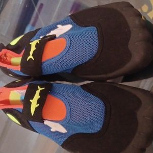 Newtz Water Shoes size 4